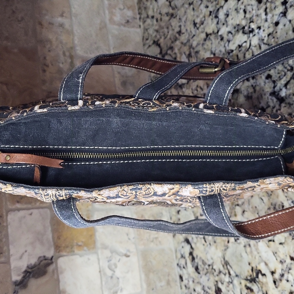 ✔️ Patricia Nash Leather & Embroidered Tote in Brown/Cream and Black/Dark Blue - Picture 9 of 11